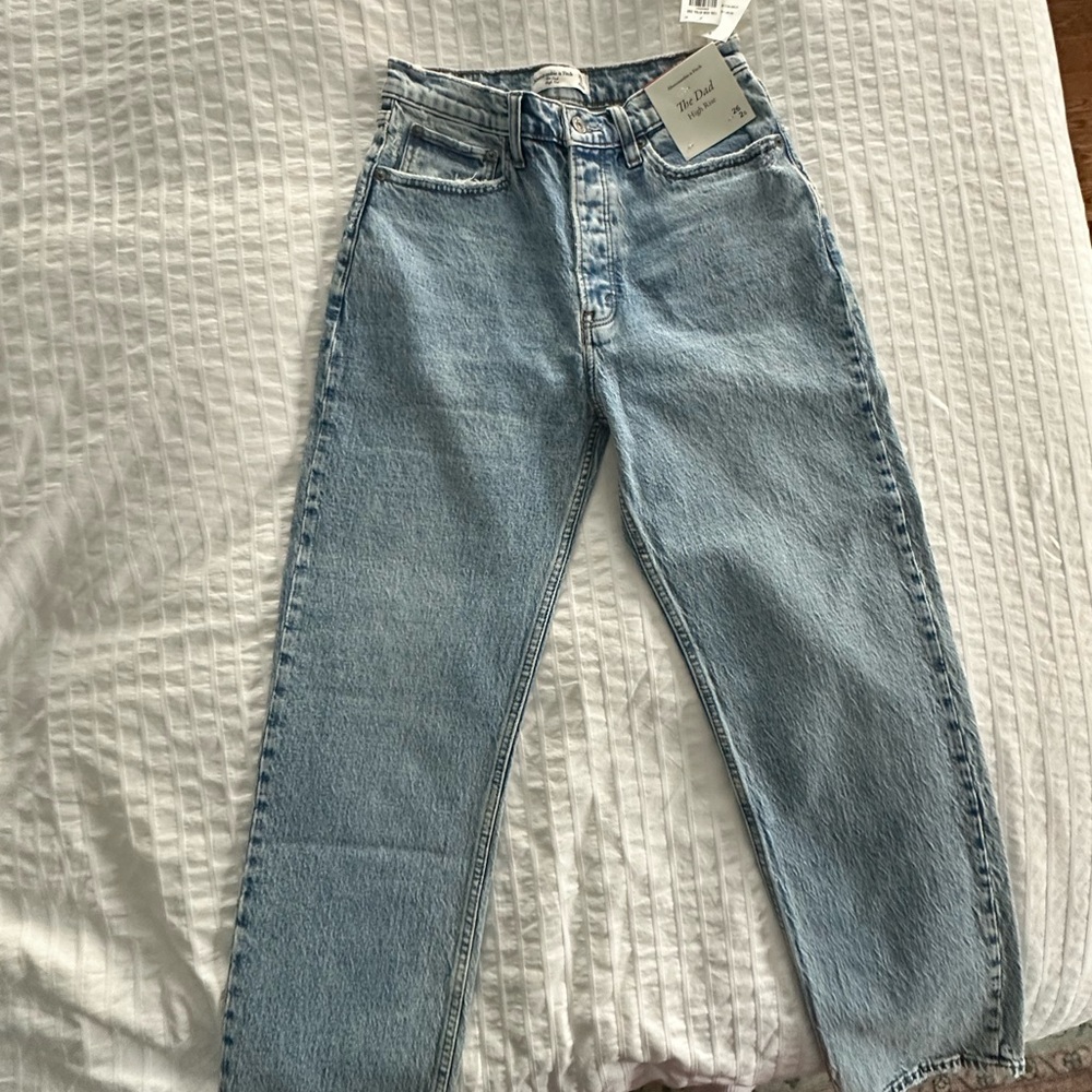 NWT Abercrombie The Dad high rise (26S) fit like an ankle crop